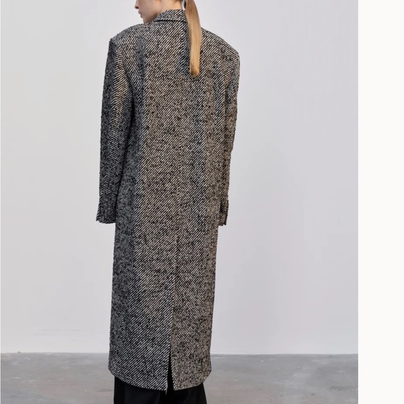 Herskind - fabrics made in Italy.
“Butter” Black and Gray Coat - Picture 4 of 8